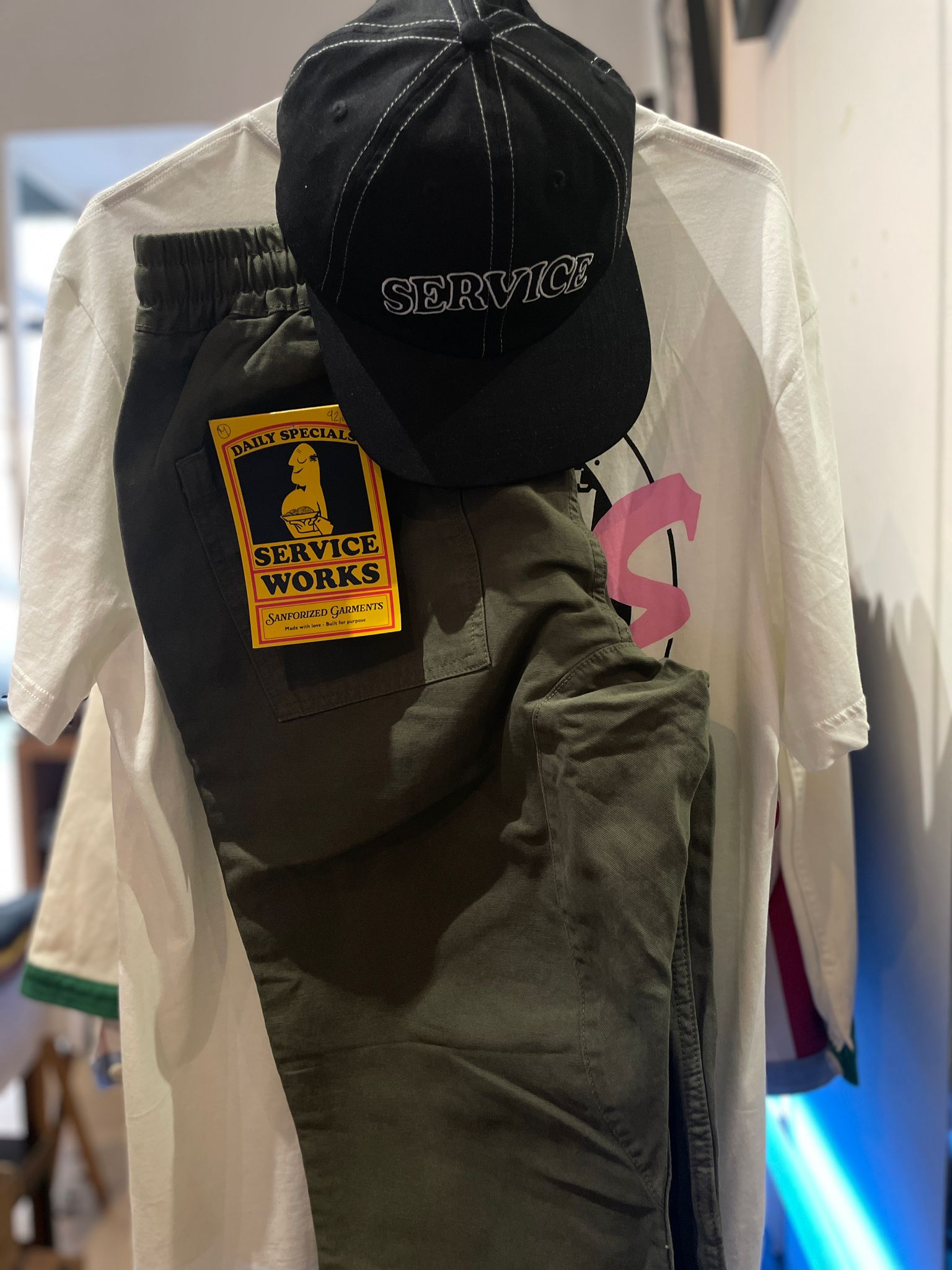 Outfit #4 Weekend Workwear - Pantalon Chef Service Works olive
