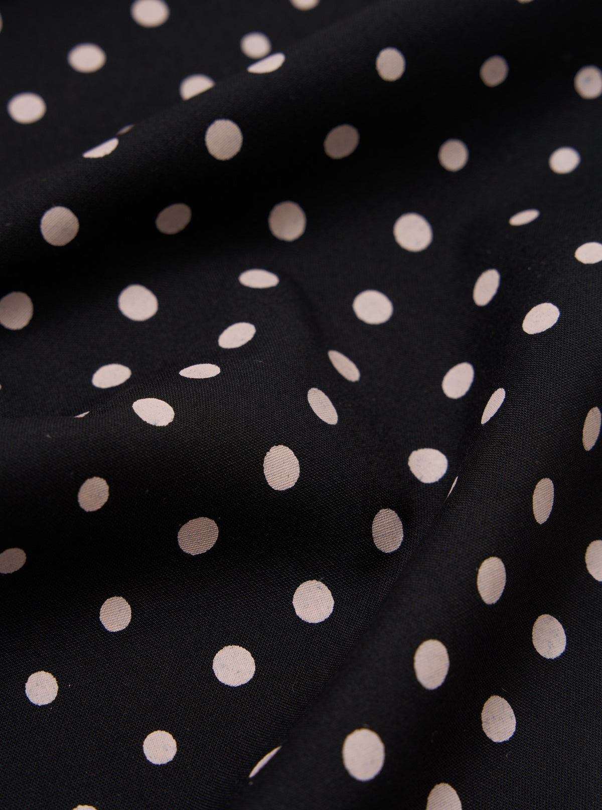 Écharpe courte à pois noir - détail motif