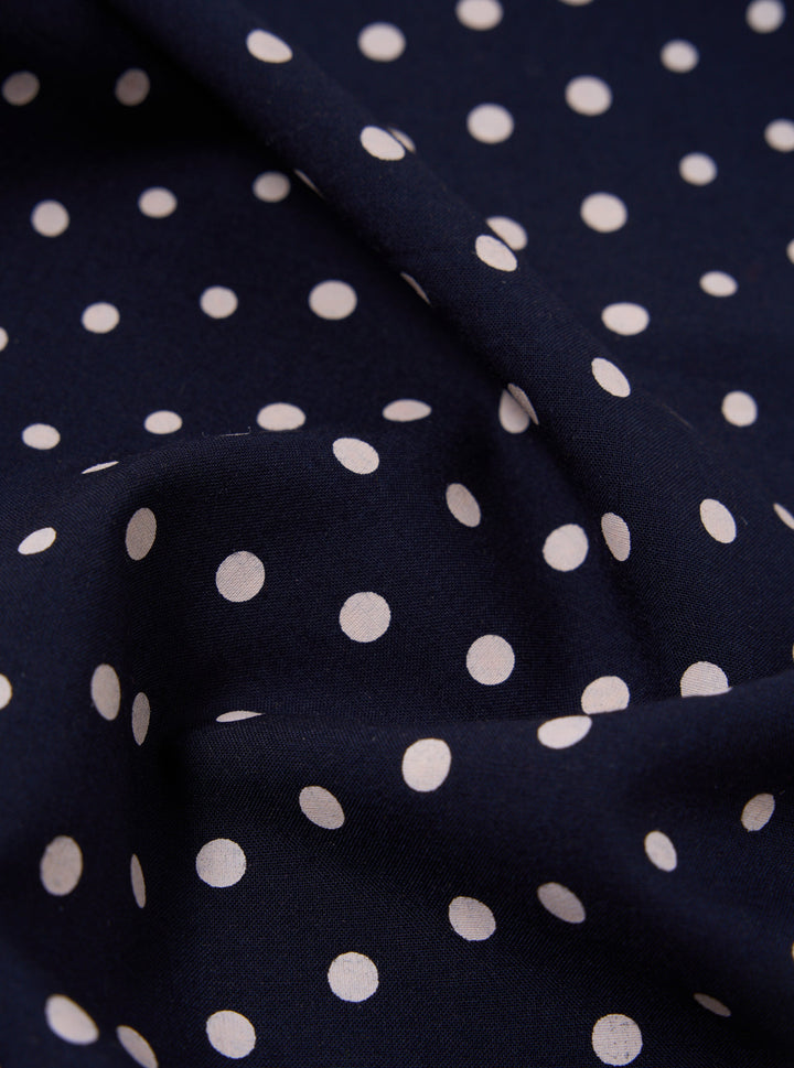 Écharpe courte à pois bleu marine - détail motif