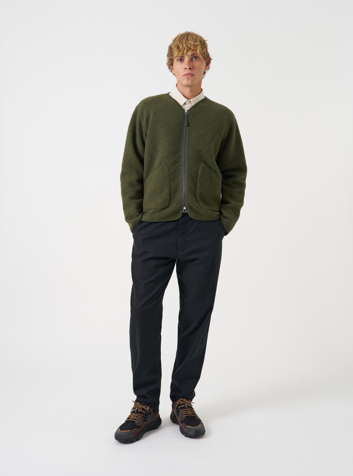 Black Brushed Moleskin Military Chino - modèle de dos