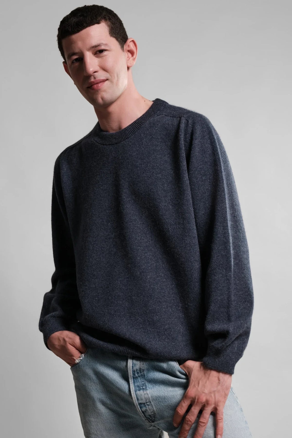 Pull col rond Armen Nitto Knitwear marine chiné - vue de face