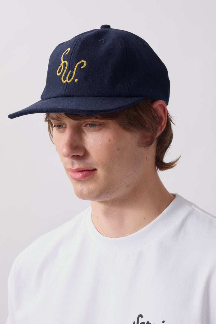 Monogram Cap Navy - portée